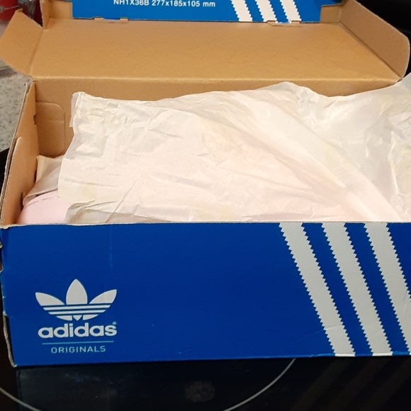 Adidas - Picture 3 of 3